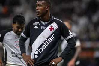 negociacao-por-rayan-vira-‘cabo-de-guerra’,-e-bournemouth-ja-tem-plano-b