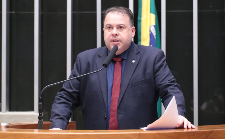 comissao-aprova-programa-para-treinar-prefeitos-e-servidores-sobre-lei-de-antenas
