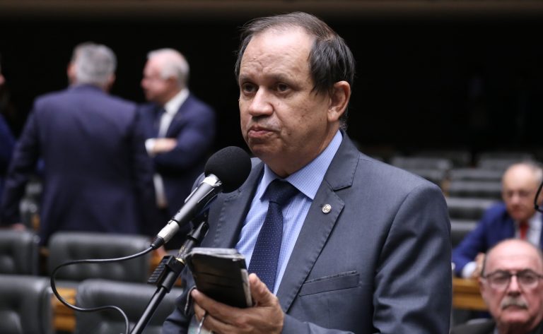 comissao-aprova-projeto-que-proibe-privatizacao-de-praias-e-cobranca-de-pedagio-em-orlas