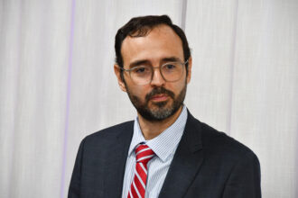 com trajetoria-nacional,-juiz-federal-assume-cadeira-de-titular-no-tre-do-tocantins;-saiba-quem-e!