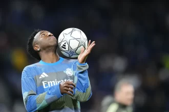 vini-jr.-diz-que-nao-tem-pressa-para-renovar-com-real:-‘quero-seguir-aqui’