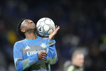 vini-jr.-diz-que-nao-tem-pressa-para-renovar-com-real:-‘quero-seguir-aqui’