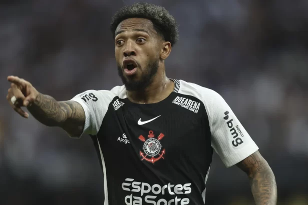 martinez-nega-sumico-no-corinthians-e-explica-ausencia-por-passaporte