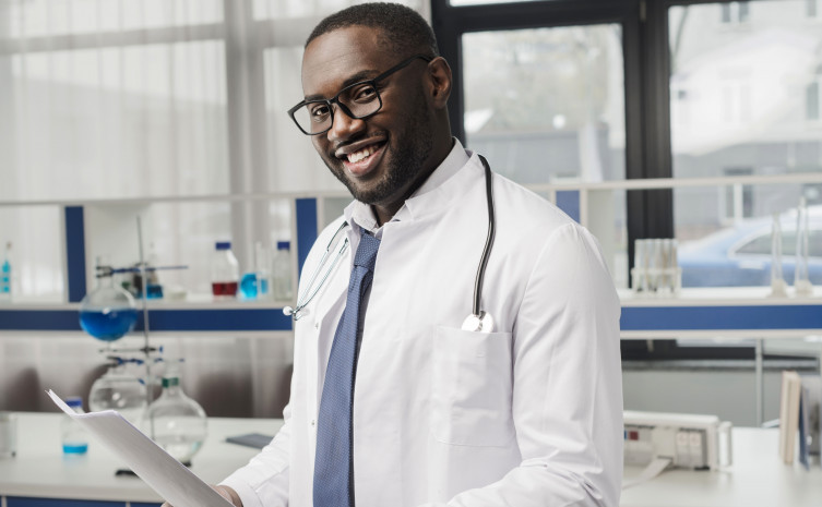 unitins-oferta-51-vagas-em-residencias-em-saude-para-augustinopolis,-araguaina-e-palmas