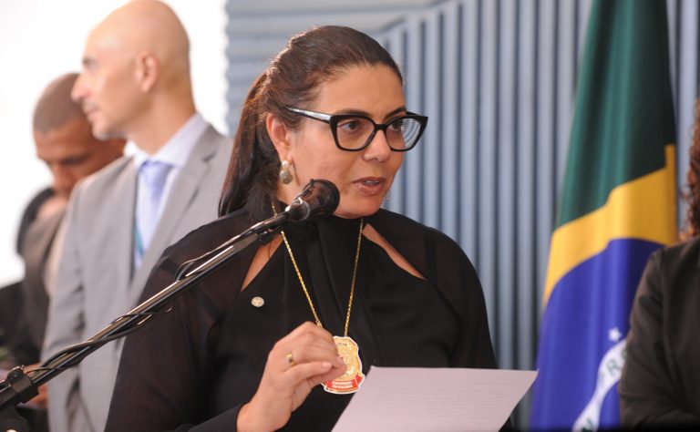 comissao-aprova-mudancas-na-lei-maria-da-penha-para-afastar-agressores-de-vitimas-no-servico-publico