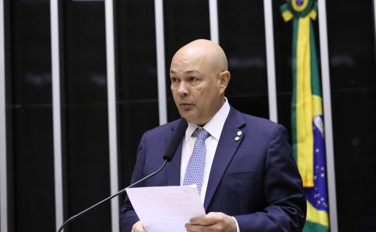 projeto-proibe-monetizacao-de-contas-e-perfis-de-parlamentares-em-redes-socais