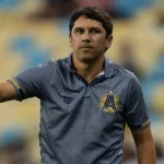 ex-botafogo,-lucio-flavio-pede-demissao-um-dia-apos-estrear-em-clube-goiano