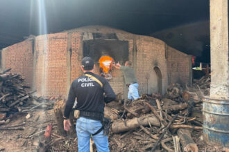 em-guarai,-policia-civil-incinera-entorpercentes-apreendidos-e-ate-farinha-de-bolo-que-estava-sendo-comercializada-por-traficante-como-cocaina