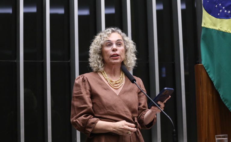 comissao-aprova-ampliacao-da-licenca-paternidade-para-pais-de-bebes-prematuros