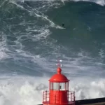 brasileiro-surfa-onda-de-mais-de-25-metros-durante-tempestade-em-nazare