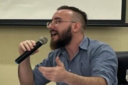 o-medalhao-reavaliado:-em-defesa-do-espelho-social