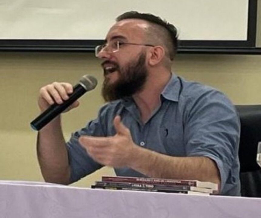 o-medalhao-reavaliado:-em-defesa-do-espelho-social