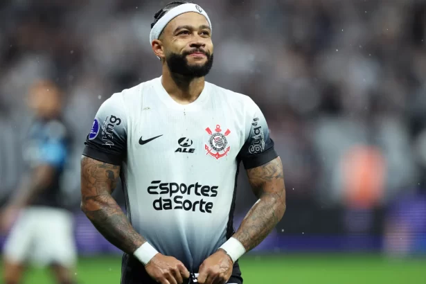 corinthians-preve-saida-de-memphis-apos-a-copa,-mas-nao-joga-a-toalha
