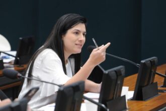 comissao-aprova-projeto-que-amplia-rede-de-apoio-para-gravidas-e-maes-que-estudam