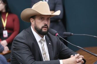 comissao-aprova-criacao-de-pontos-de-apoio-a-caminhoneiros-em-rodovias-federais-durante-calamidade