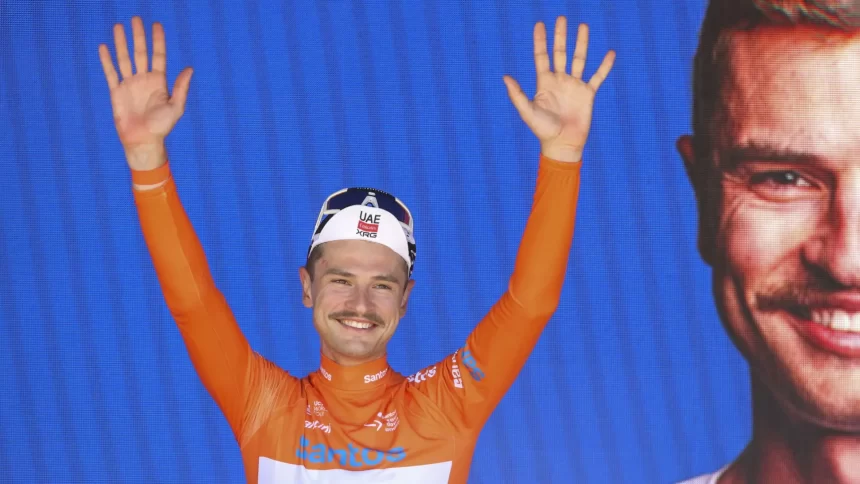 ciclista-jay-vine-sofrea-fratura-no-pulso-apos-se-chocar-com-canguru