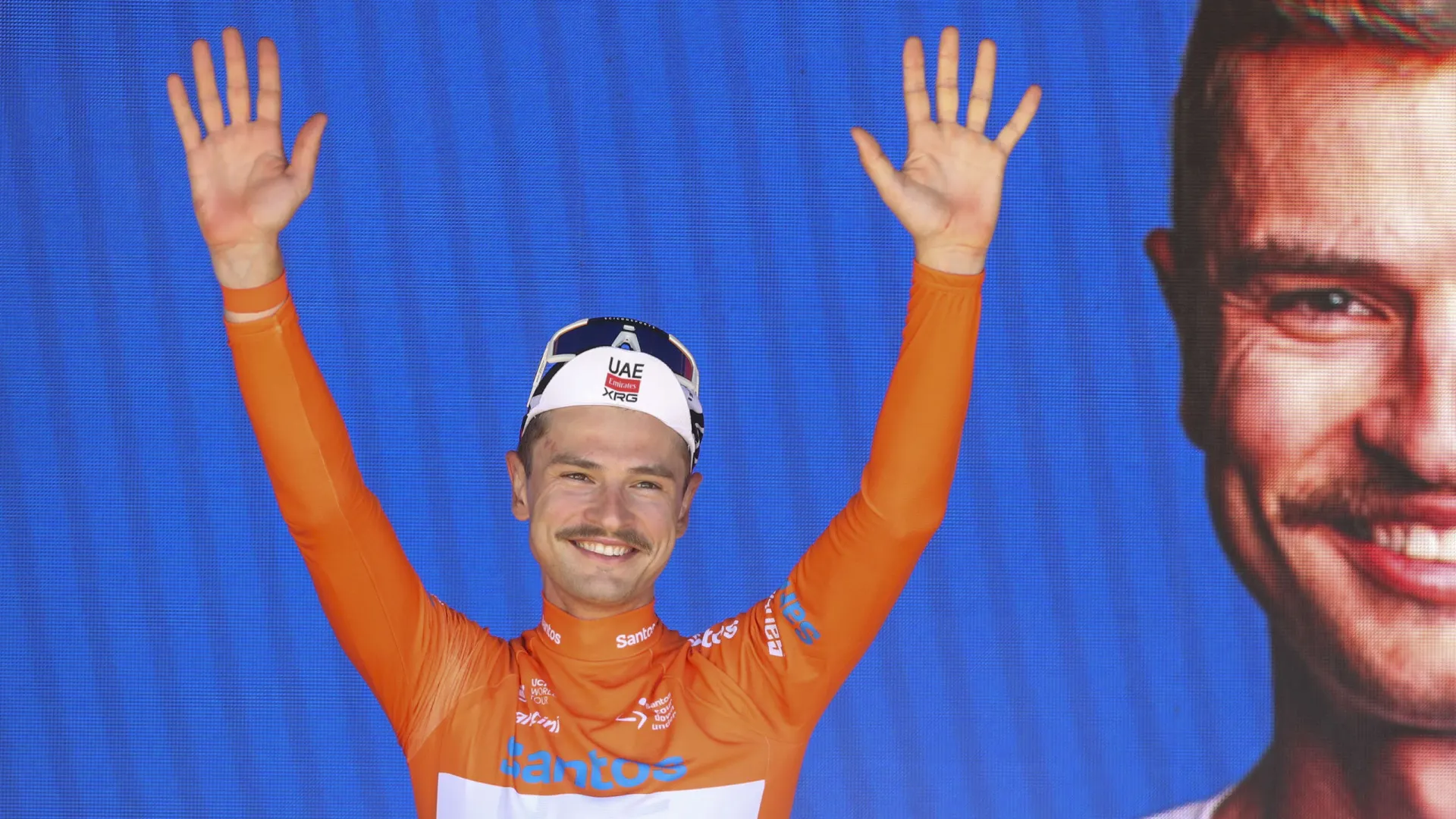 ciclista-jay-vine-sofrea-fratura-no-pulso-apos-se-chocar-com-canguru