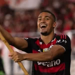 flamengo-aposta-que-chegada-de-paqueta-pode-aliviar-pressao-em-samuel-lino