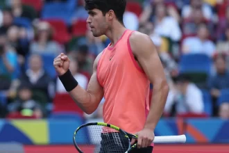 alcaraz-supera-dores,-bate-zverev-em-5h27-e-vai-a-final-no-australian-open