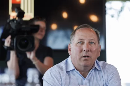 justica-proibe-venda-de-jogadores-no-botafogo-ate-textor-abrir-‘caixa-preta’