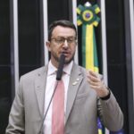 comissao-aprova-regras-para-servicos-de-cuidadores-e-passeadores-de-caes