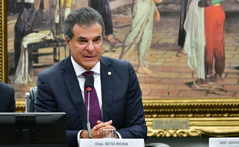 comissao-aprova-programa-de-socorro-a-empresas-afetadas-por-sobretaxa-dos-eua