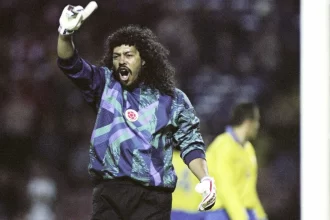 higuita-brinca-com-messi-e-ensaia-‘escorpiao’-antes-de-amistoso-do-inter-miami-na-colombia