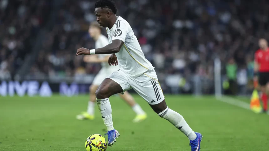 vini-jr.-marca-e-mbappe-evita-empate-do-real-madrid-com-o-ameacado-rayo-nos-acrescimos