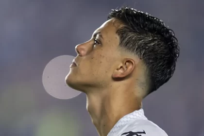 santos-recusa-proposta,-e-ajax-encerra-negociacoes-por-jp-chermont