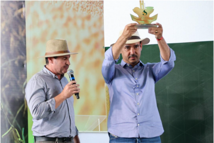 reconhecimento-nacional-da-aprosoja-destaca-atuacao-de-vicentinho-jr.-em-defesa-do-agronegocio