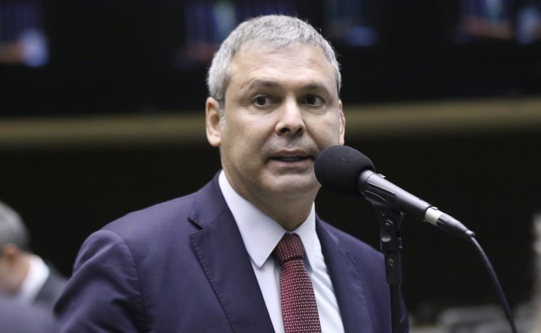 lider-diz-que-governo-vai-encaminhar-ao-congresso-com-urgencia-projeto-que-acaba-com-a-escala-6×1