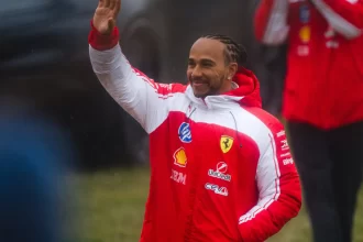 hamilton-avalia-novos-carros-da-f1-e-elogia-clima-vencedor-na-ferrari