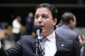 projeto-obriga-preso-a-pagar-por-uso-e-manutencao-de-tornozeleira-eletronica