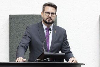 mantoan-cobra-mais-trabalho-e-menos-espetaculo-na-politica