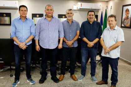 presidente-amelio-cayres-recebe-visita-institucional-do-senador-eduardo-gomes