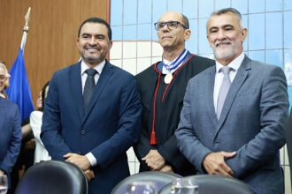 amelio-cayres-e-eduardo-mantoan-prestigiam-posse-do-novo-procurador-geral-de-contas