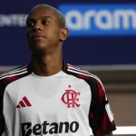 fla-destrava-negociacoes-com-red-bull-apos-voltar-a-relacionar-wallace-yan