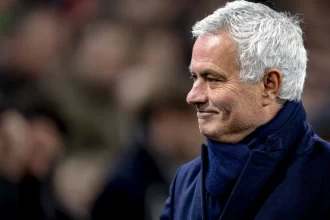 a-frente-do-benfica,-jose-mourinho-volta-aos-holofotes-na-europa