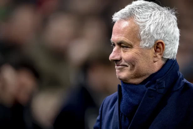 a-frente-do-benfica,-jose-mourinho-volta-aos-holofotes-na-europa