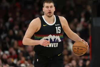 nikola-jokic-obtem-19o-‘triplo-duplo’-da-temporada-e-se-aproxima-de-recorde-da-nba