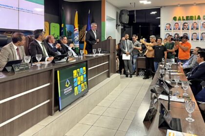presidente-da-assembleia-legislativa-e-homenageado-pela-camara-de-araguaina