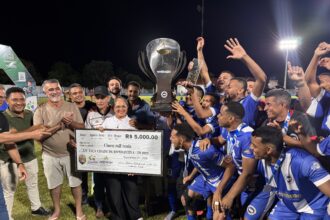 com-recursos-de-emenda,-amelio-entrega-iluminacao-do-estadio-jk-nos-35-anos-de-esperantina