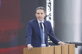 em-evento-com-empresarios,-motta-reafirma-prioridade-da-proposta-que-reduz-escala-de-trabalho