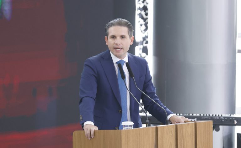 em-evento-com-empresarios,-motta-reafirma-prioridade-da-proposta-que-reduz-escala-de-trabalho