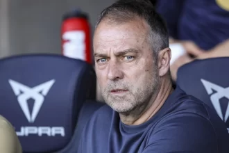 copa-do-rei:-tecnico-do-barcelona-lamenta-lesao-de-raphinha-e-ironiza-real