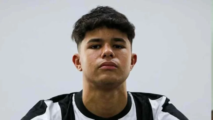 bruninho-samudio-faz-16-anos-e-assina-1o-contrato-profissional-com-botafogo