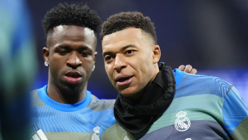 elenco-do-real-madrid-se-reune-antes-de-‘finais’,-e-vini-e-mbappe-pagam-conta