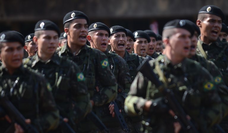 projeto-suspende-decreto-que-limita-validade-de-patentes-militares