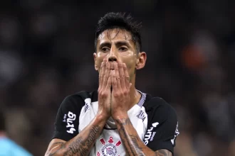 apos-novela,-corinthians-anuncia-renovacao-com-o-lateral-angileri