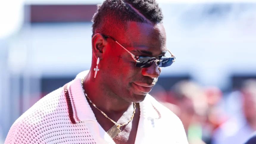 balotelli-e-alvo-de-racismo-em-jogo-nos-emirados-arabes-e-cobra-autoridades